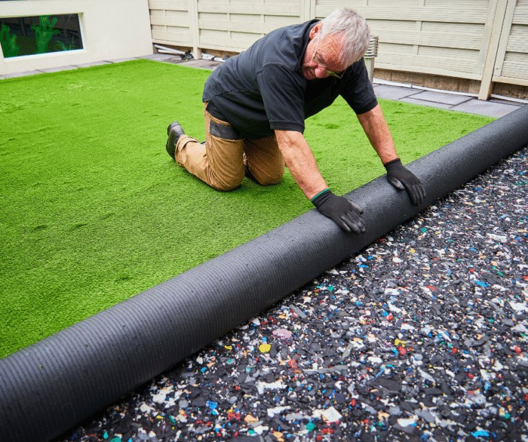 رول عشب صناعي في دبي