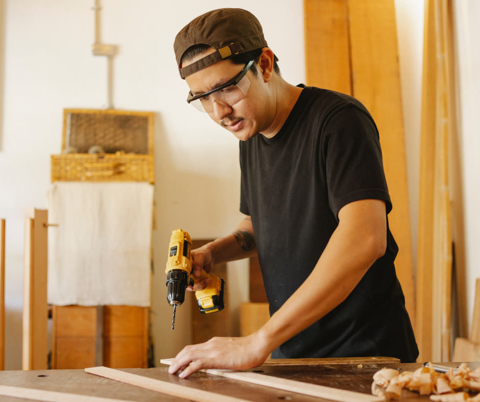 نجار في الشارقة